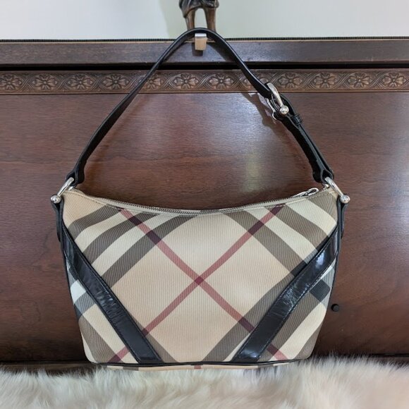Authentic Burberry Nova Check Black Patent Leather shoulder bag. - Picture 2 of 13